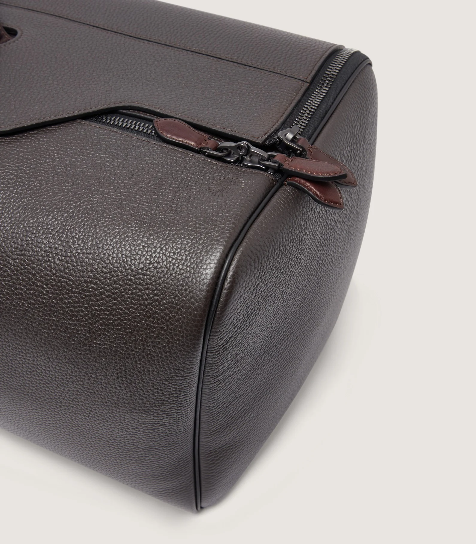 Leather Holdall Suiter Decoy in Dark Brown - Image 3