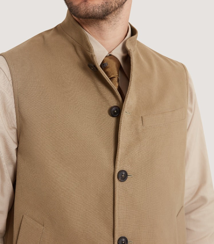 Men's Summer Orsett Gilet in Taupe - Image 5