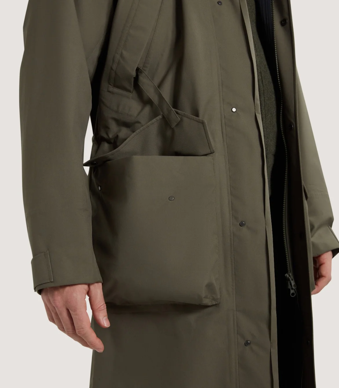 Technical Vatersay Sporting Cape II in Drab - Image 8